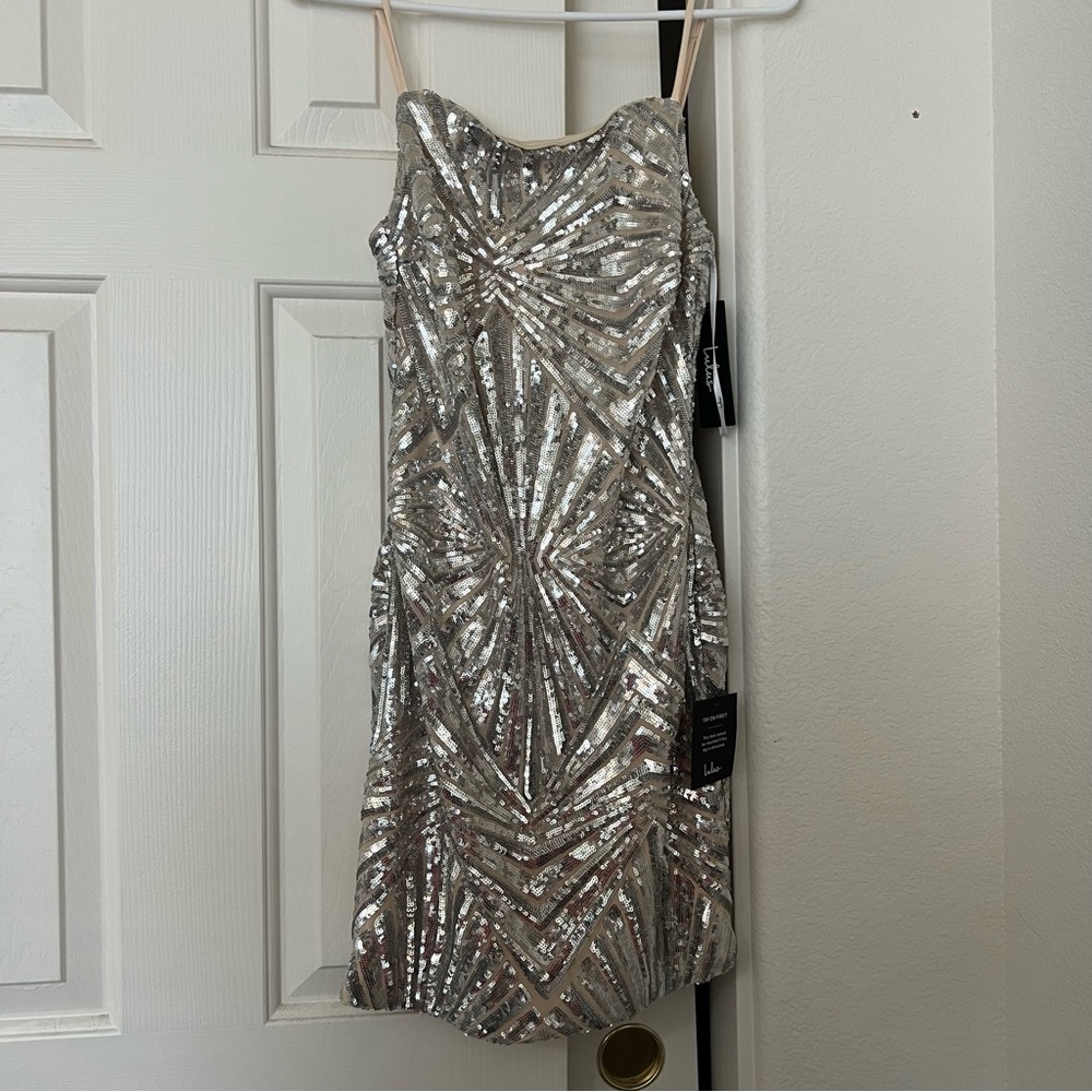 Art deco lulus dress. Never worn, tags still on. Beautiful sequin detailing.